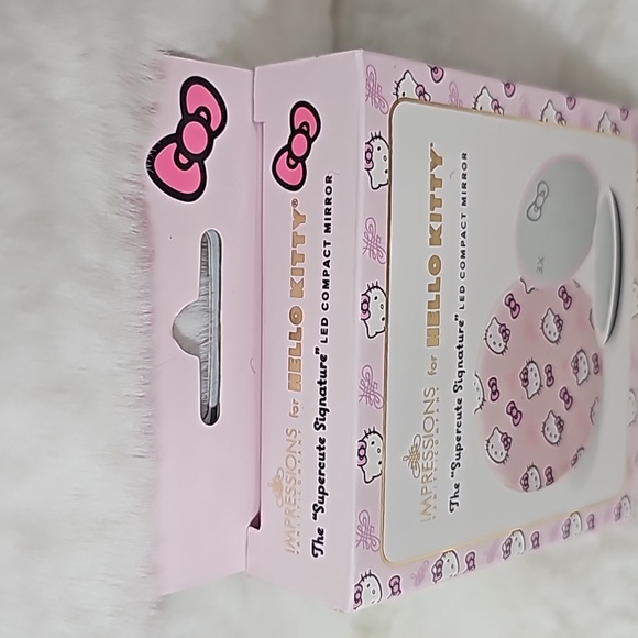 Impressions Hello Kitty The Supercute Signature LED Compact Mirror - Picture 2 of 4